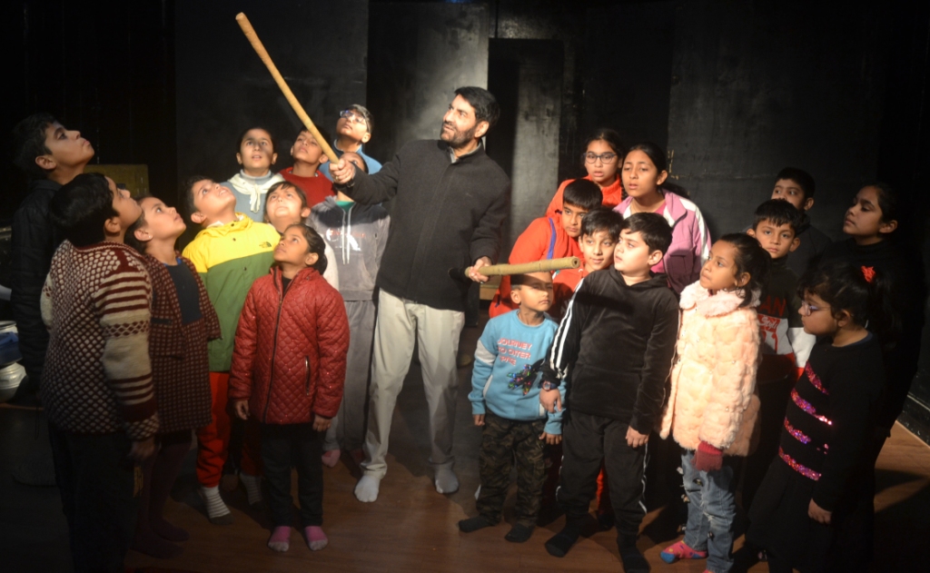 Balwant Thakur conducts an exclusive session with children