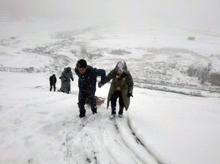 Upper reaches including Gulmarg receives light snowfall, plains lash by rains in Kashmir