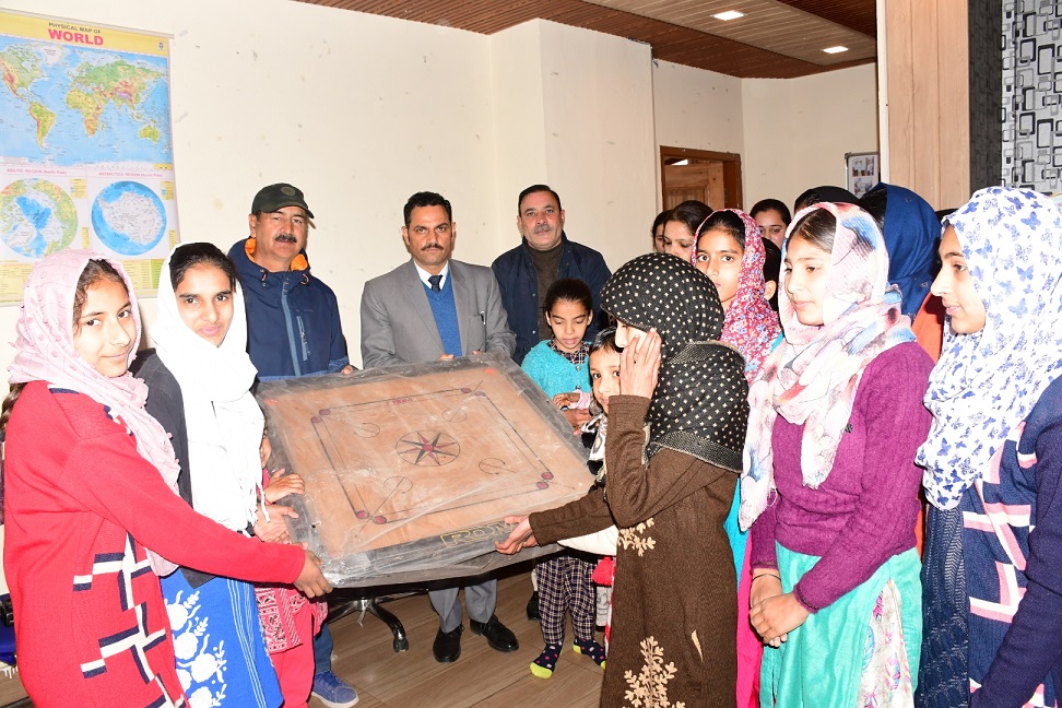 Deputy Commissioner Rajouri reviews functioning of Parisha, interacts with inmates