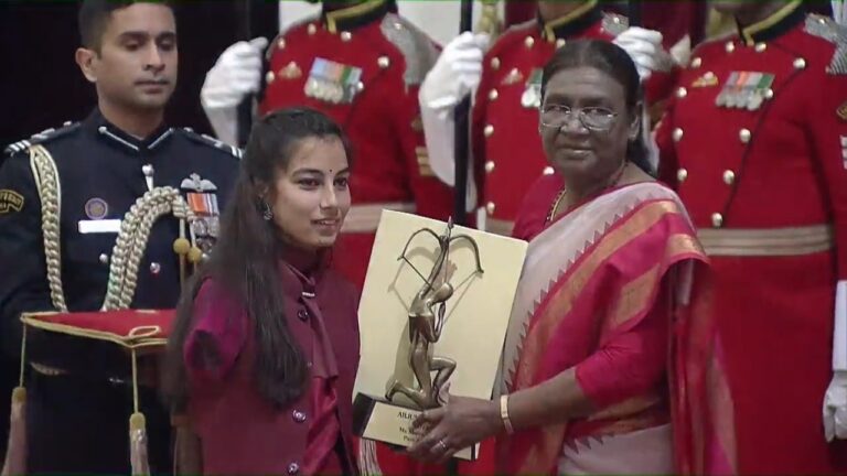 Para-Archer from J&K’s Kishtwar receives Arjuna Award from President Murmu Her excellence in the sport was further recognised through several prestigious awards