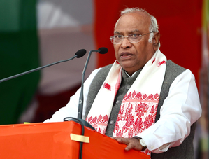 Kharge slams Modi govt on farm laws, hails Punjab farmers for ‘blocking’ it